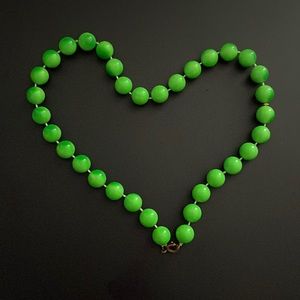 Cool Vintage Neon Green Costume Pearl Necklace!